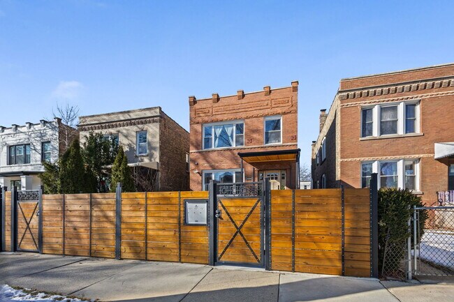 Foto del edificio - 3934 N Sawyer Ave