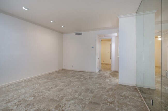 Foto del edificio - 7707 Broadway