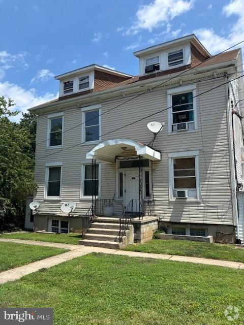 Building Photo - 15 N Royal St