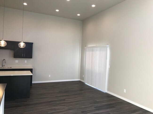 Foto del edificio - 3 Bed 3 Bath Twin Home