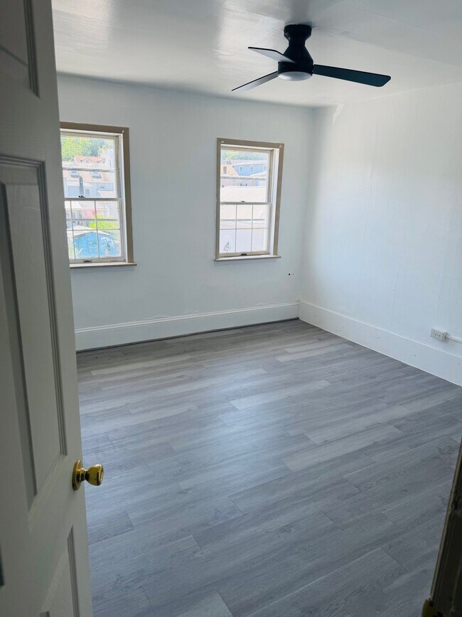 Foto del edificio - 444 Lewis St