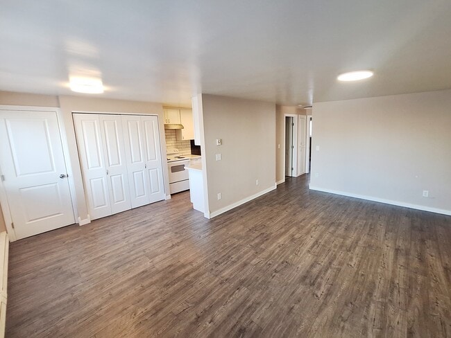 Living room - 5128 SE Foster Rd