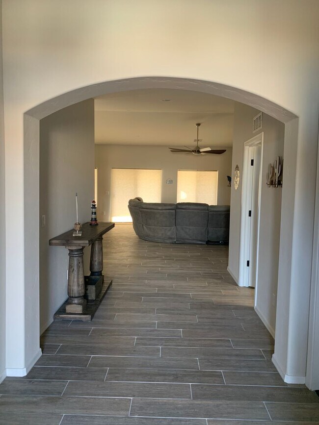 Building Photo - Furnished Winter-Spring 2025-2026 - 4 mont...