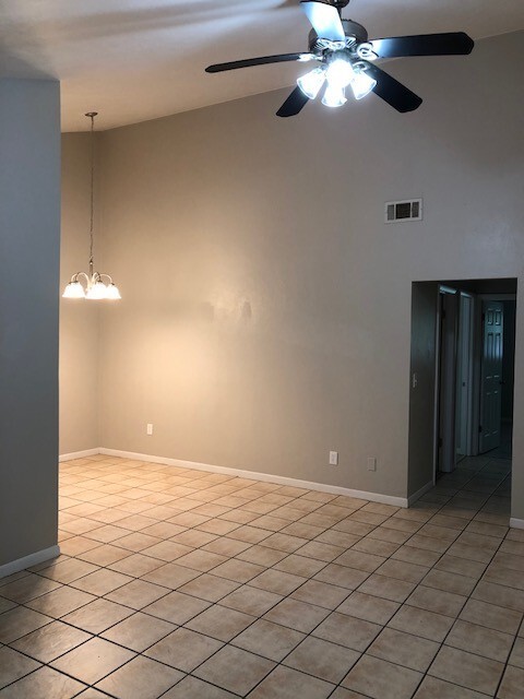Building Photo - Remodel in Green Leaf with small fenced ba...