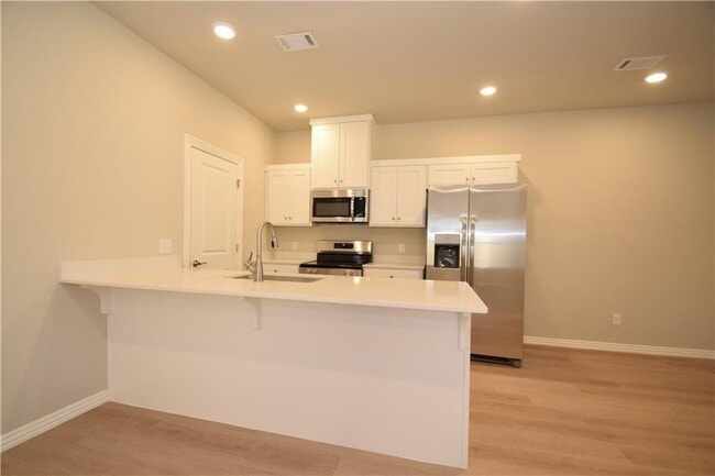 Building Photo - 1604 SW Poigai Wy