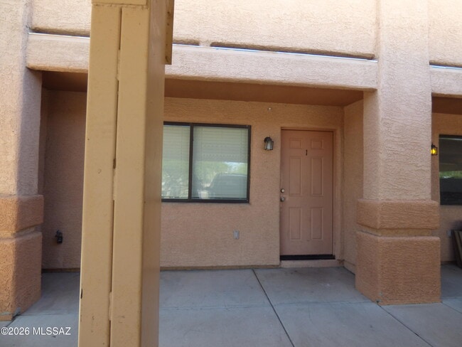 Building Photo - 1077 N Riverside Dr