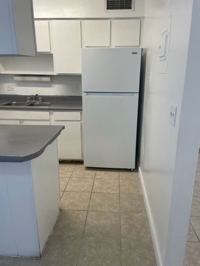 Foto del edificio - Large One Bedroom Condo