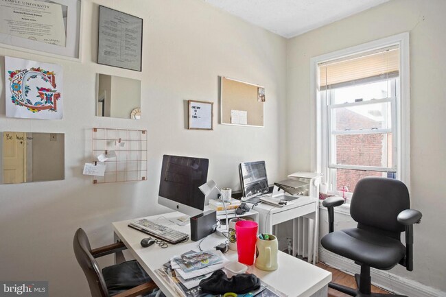 Foto del edificio - 2947 W Girard Ave