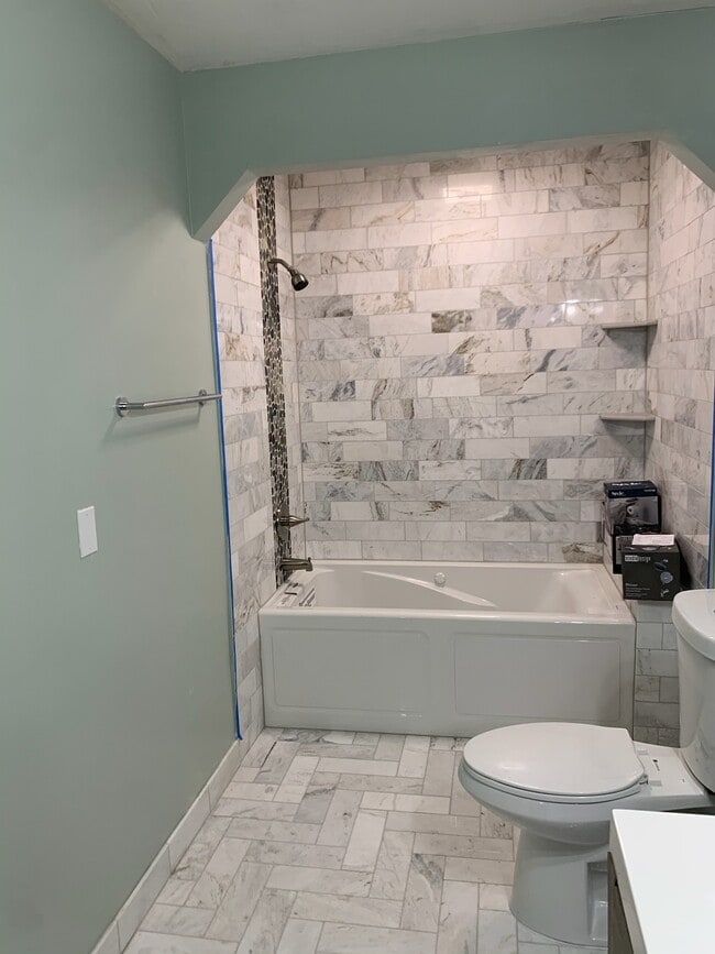 Master bathroom - 10928 NW 34th Pl