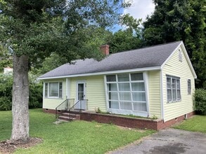 909 Edwards Ave