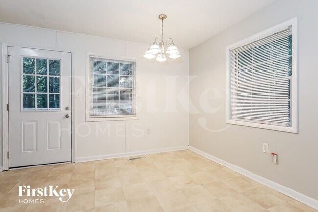 Building Photo - 252 N Lake Dr