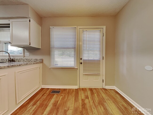 Building Photo - 1130 Green Meadow Ct NW