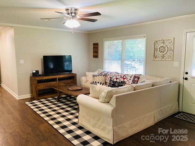 Foto del edificio - 4969 Moonlite Bay Dr