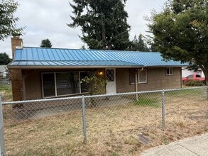 Building Photo - 4600 NE 137th Ave