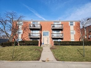 Building Photo - 906 E Harding Dr