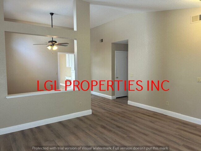 Foto del edificio - Very Nice Roseville 3 Bedroom 2 Bath Home