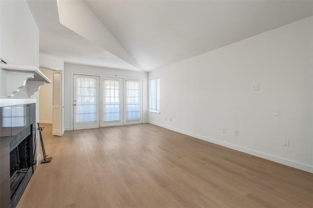 Foto del edificio - 5550 Spring Valley Rd