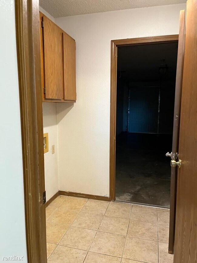 2 br, 1 bath Duplex 2728 McRay Avenue Townhome Rentals in