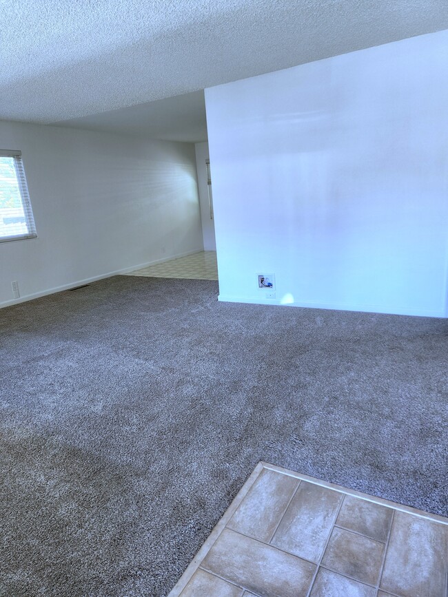 Building Photo - 3960 Dartmouth Way
