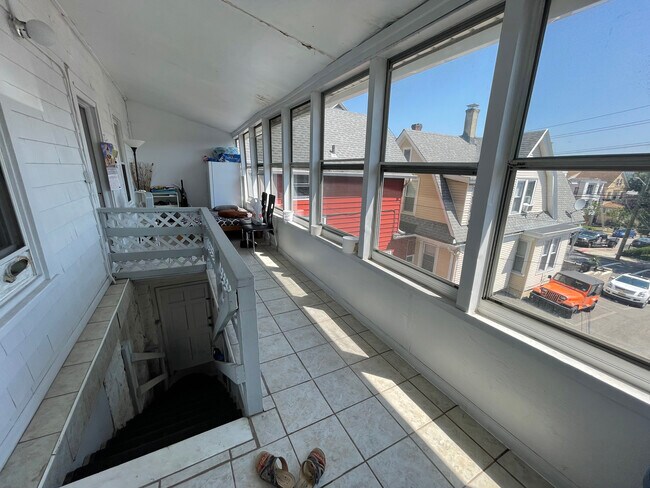 Building Photo - 412 Undercliff Ave