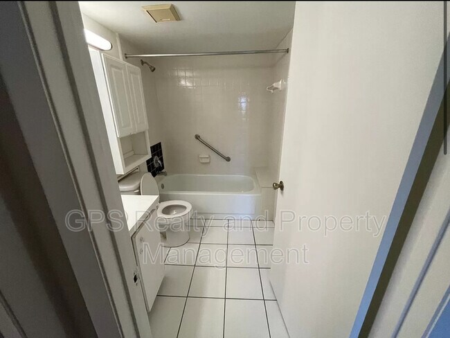 Building Photo - 1516 S Pine Ridge Cir
