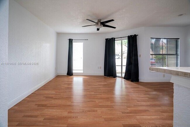 Foto del edificio - 4847 Via Palm Lakes