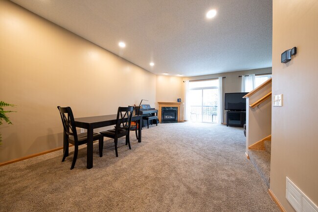 Foto del edificio - 706 Village Pkwy