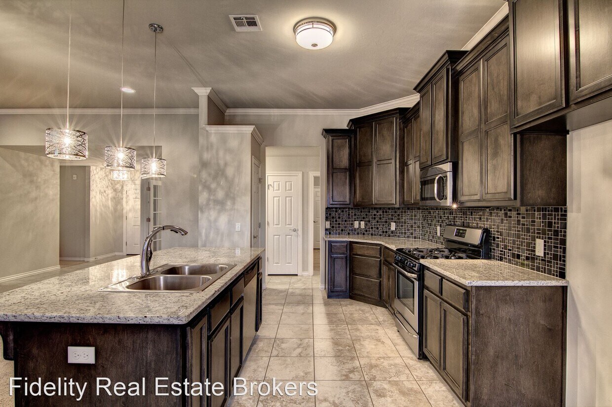 3 br, 2.5 bath House 1501 Switchgrass Rd House Rental in Edmond, OK