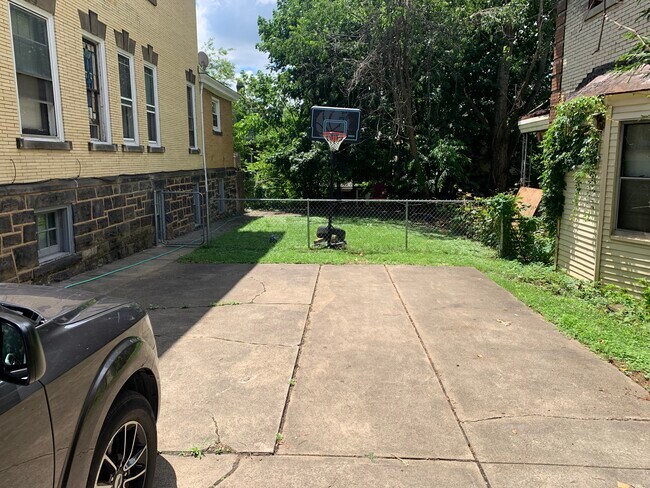 Foto del edificio - 418 Edgemont St