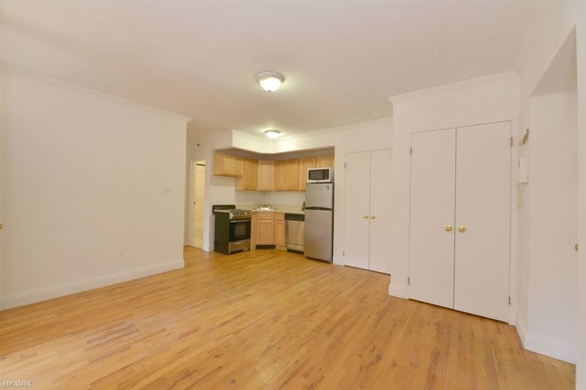 Building Photo - 145 Bleecker St