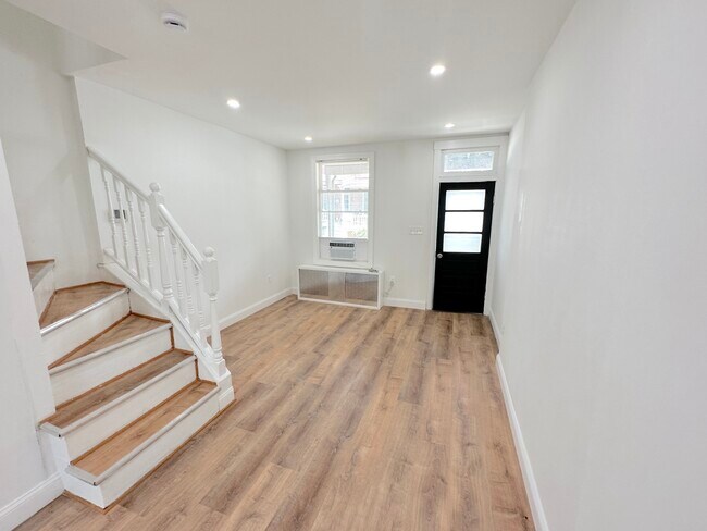 Foto del edificio - 605 Harding Pl