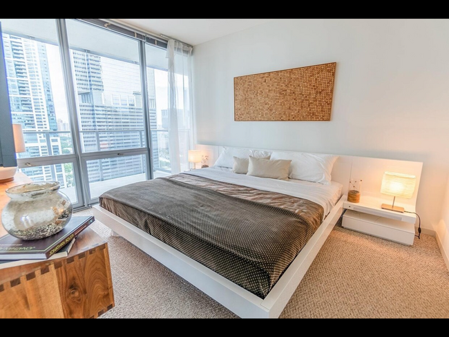 Building Photo - 450 E Waterside Dr