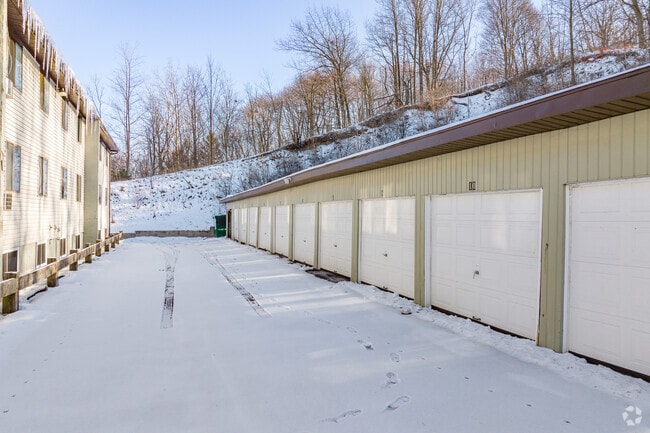 Garages - 309 Driscoll Ave LLC