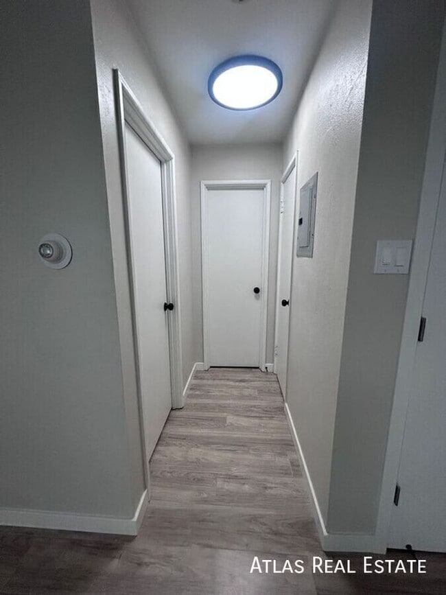 Building Photo - 551 S Fairfax St