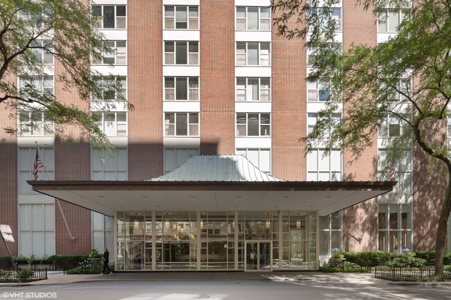 Building Photo - 1325 N State Pkwy