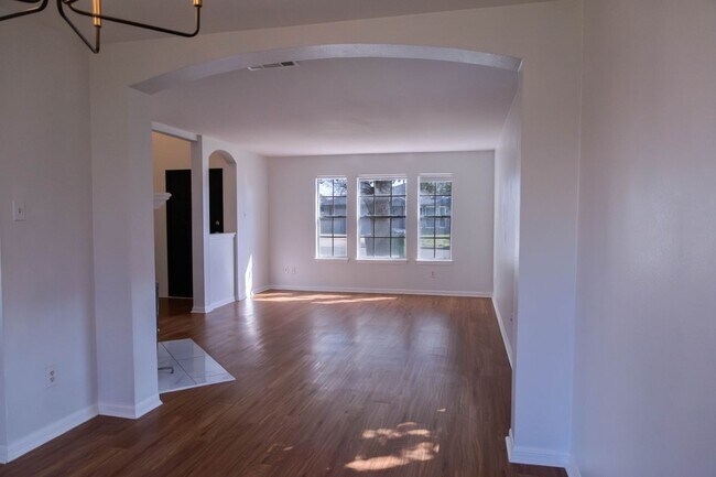 Building Photo - 2309 Loquat Ln