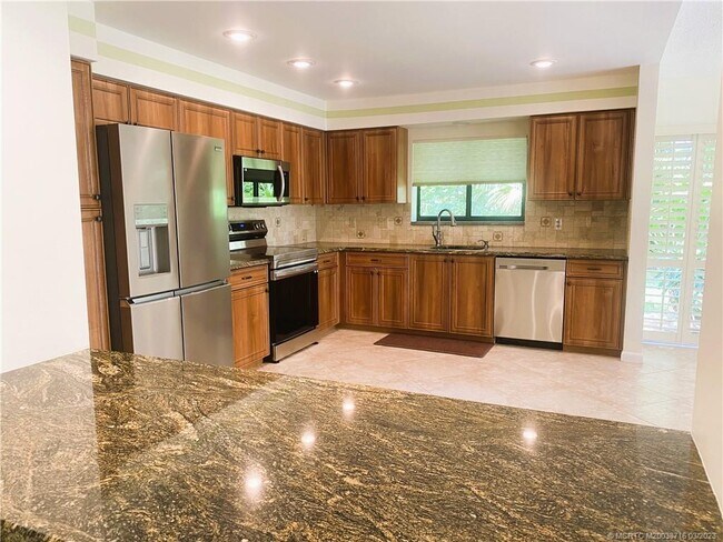Building Photo - 2520 SW Bobalink Ct