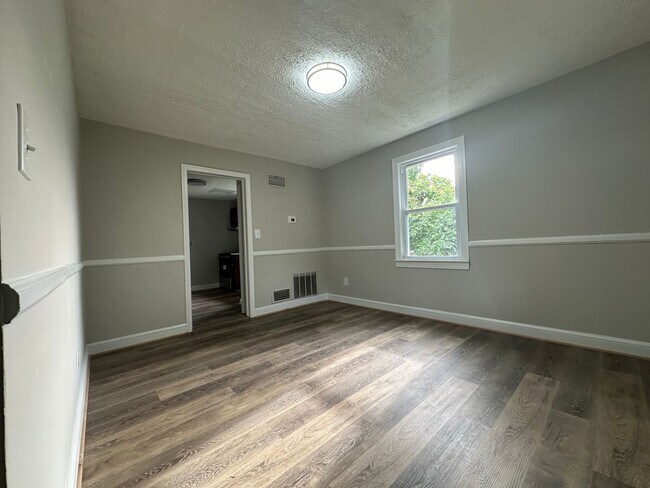 Building Photo - Three-bedroom House in Prince Georges County