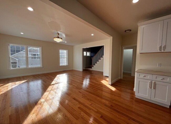 Building Photo - 901 Hunting Hill Dr