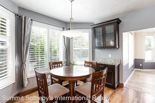 Building Photo - 6 br, 3.5 bath House - 2818 E. Falcon Way