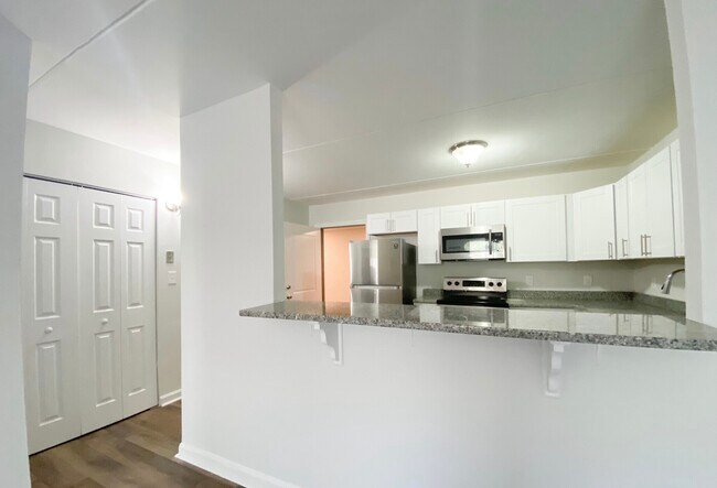 Building Photo - 252 Hyde Park Ave