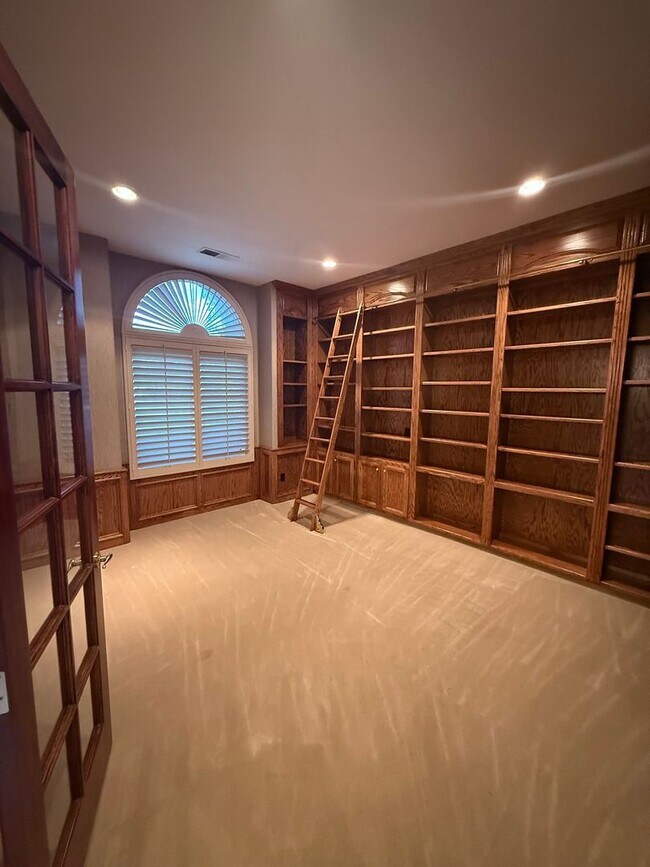 Building Photo - Beautiful 4-Bedroom Home with Office and S...