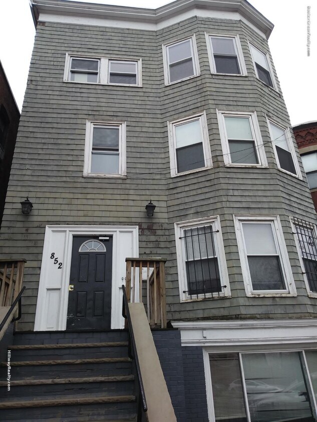 Primary Photo - 852 Huntington Ave