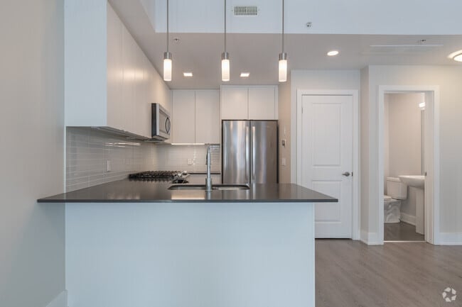 2BR, 2BA - 1,281SF - Kitchen - 1265 Birchmount Road