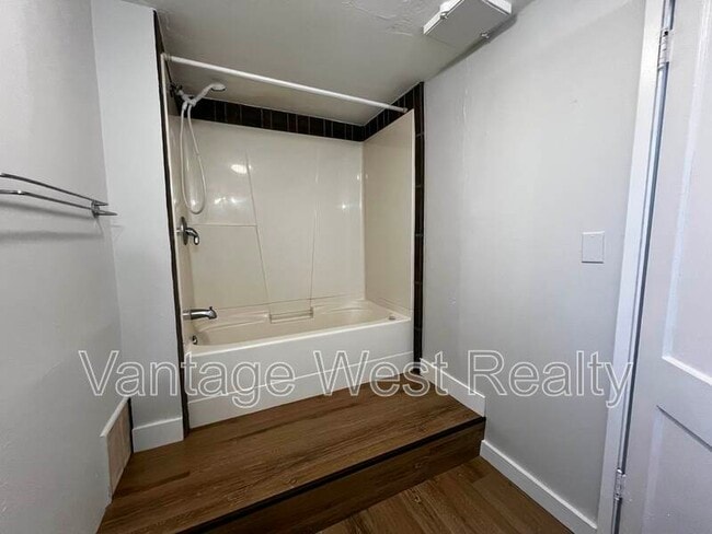 Building Photo - 1861 High Rd