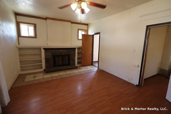 Building Photo - 292 NE Alder St
