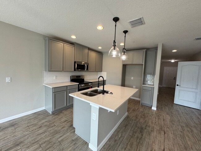 Building Photo - 3 BD/2.5 BA Home, Modern Elegance Meets Ev...