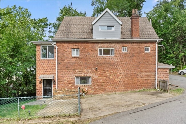 Building Photo - 6026 Sawyer St