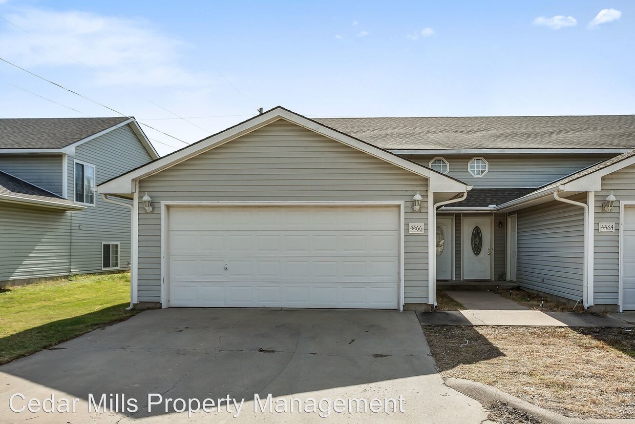 Primary Photo - 3 br, 1.5 bath House - 4466 S. Elizabeth