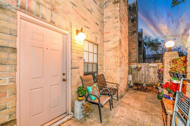 Foto del edificio - 9850 Pagewood Ln